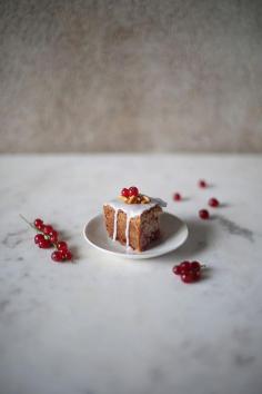 
                    
                        glutenfree red currant cake with almonds
                    
                