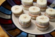Frozen peanut butter banana bites! Low Calorie (160 per 7 bites)! great healthy snack. #paleo use almond butter