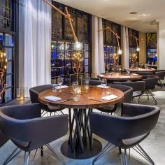 Robert Kolenik'den Hollanda'da Publique Bistro #aydinlatma #lighting #design #tasarim #dekor #decor #dekorasyon #decoration #sarkit #pendant #lamp #lamba #house #hotel #cafe #interior #interiordesign #indoor #homedesign #cafedesign #cafeinterior #modern #endustriyel #industrial #avize #chandelier #bulb #ampul #aplik #sconce