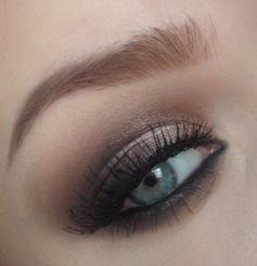 soft, neutral & simple everyday eye shadow. link to great website
