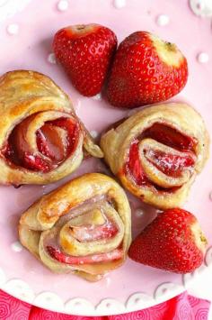 Lazy strawberry cinnamon rolls made with puff pastry! #breakfast #recipe #brunch #recipes #food
