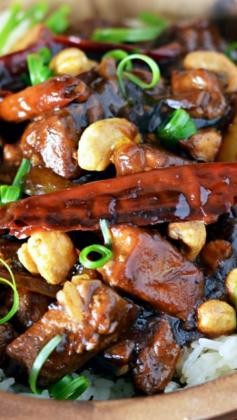 Crock Pot Kung Pao Chicken ~ This is so delicious, and easy to throw together! You can adjust the spice level to suit your own tastes, and add in more vegetables