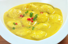 Curry Fish Balls – a street food classic! Springy fish balls soak up the rich, spicy curry sauce, making every bite irresistibly flavorful. Easy to make and perfect for a snack or meal—give it a try!