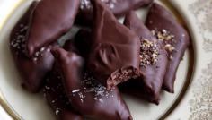 Chocolate spiced biscuits (Mostaccioli). Adjust the biscotti thickness to your preference: thicker for a softer texture or thinner for a crunchier style. Some recipes add black pepper or omit the coriander. Adjust the spices according to your taste. Source: https://www.sbs.com.au/food/recipe/chocolate-spiced-biscuits-mostaccioli/jseegckl5
